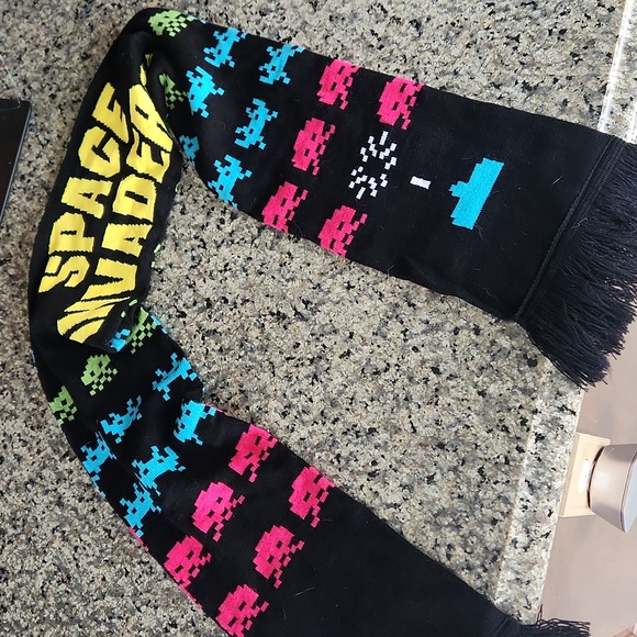 Space Invaders, Atari, Gamer, scarf, black, yellow, alien, pink, blue, f… - Picture 8 of 9